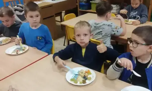 Zdjęcie do Sałatka owocowa grupy VI 