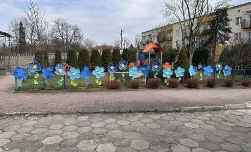 Światowy Dzień Świadomości Autyzmu ???????? 2 kwietnia w naszym przedszkolu zrobiło się wyjątkowo… niebiesko ???? Dzieci z ogromnym zaangażowaniem tworzyły piękne niebieskie kwiaty, które stały się symbolem wsparcia, zrozumienia i akceptacji dla osób w sp